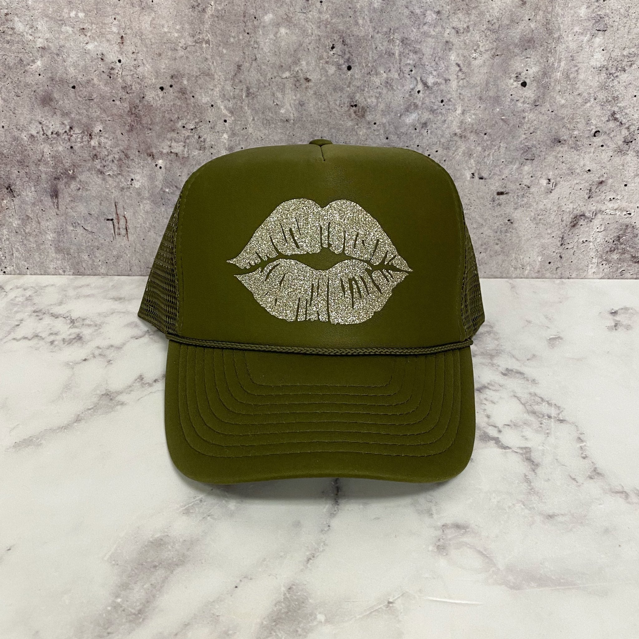 Kiss Lips Trucker